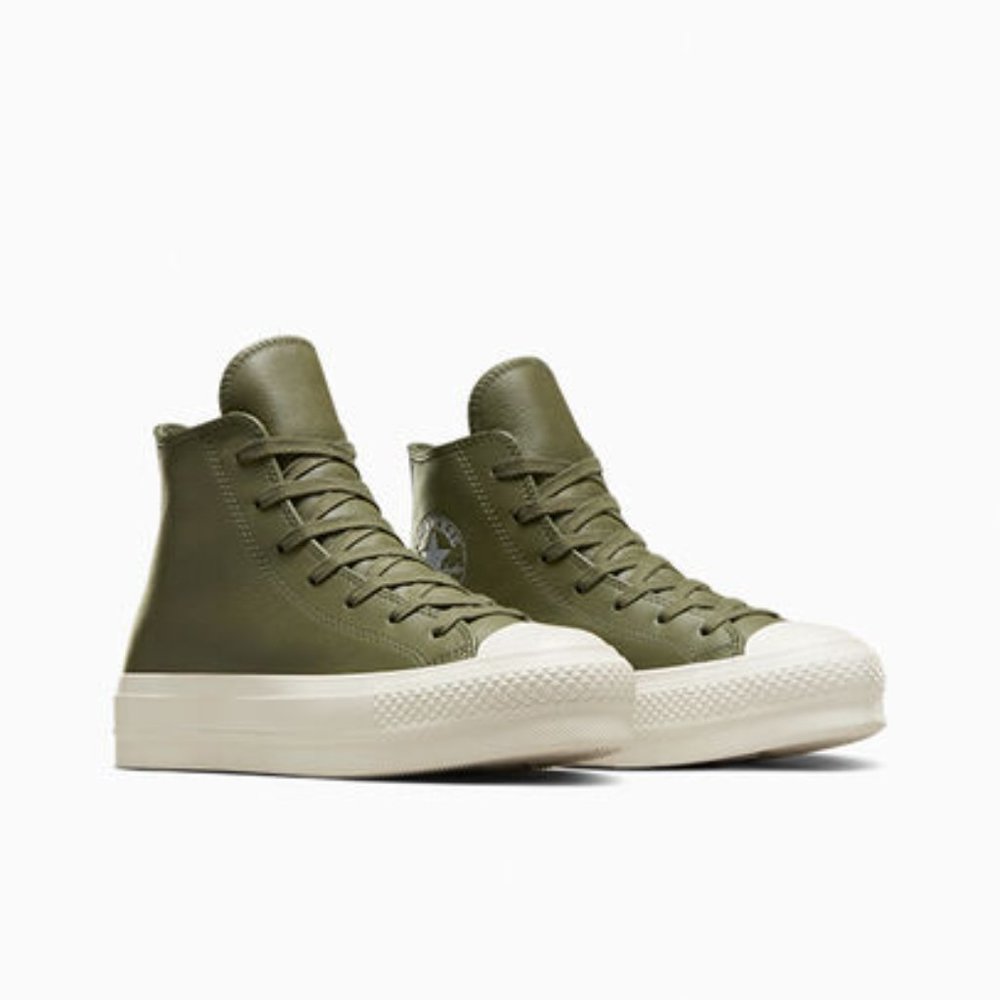 CONVERSE Chuck Taylor All Star Lift Platform Leather in Utility Green/Silver. 8 - Picture 4 of 14